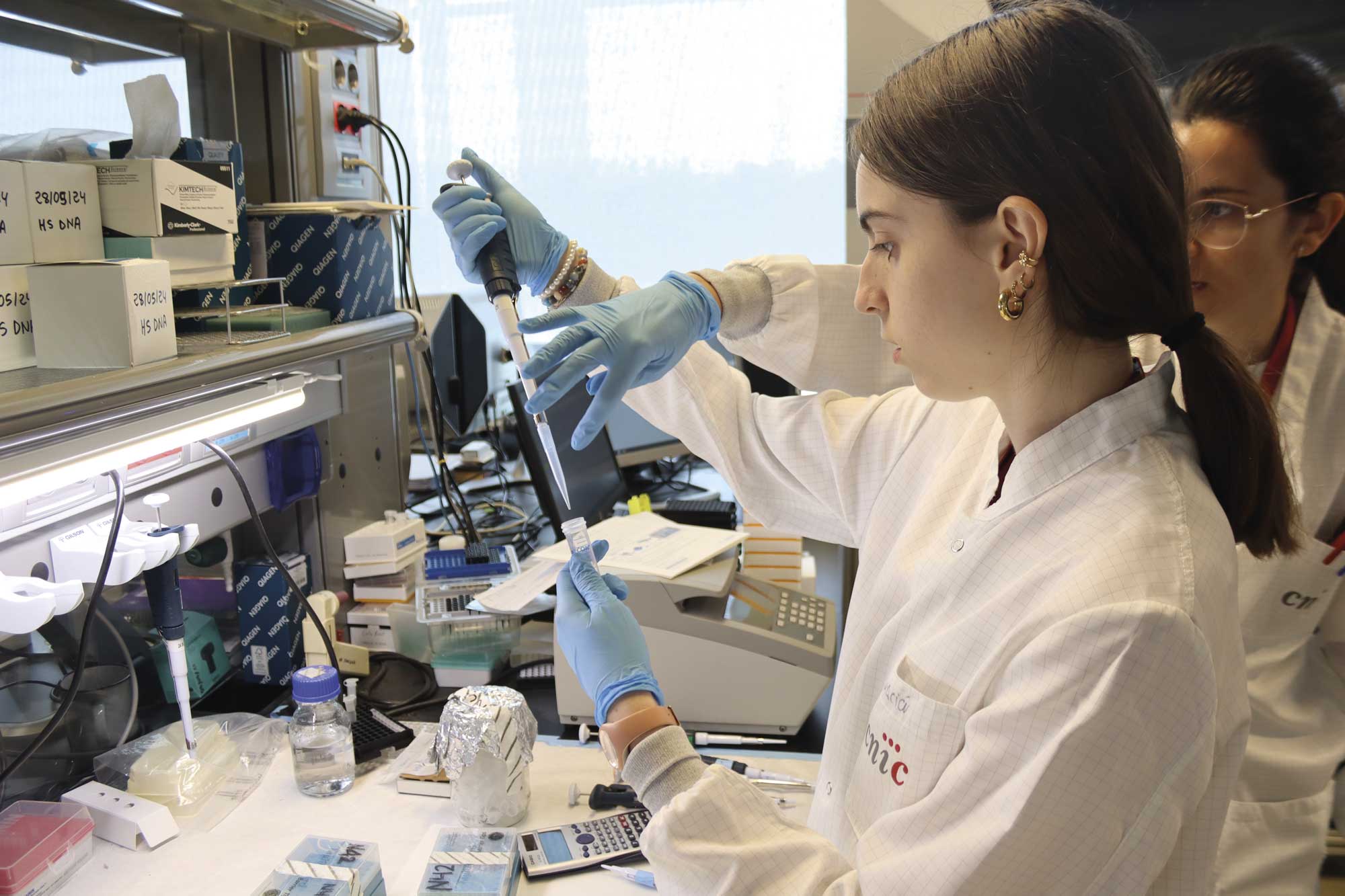 Graduate students studying for a PhD degree at the CNIC