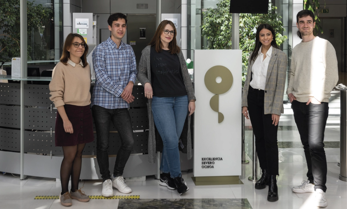 La Fundación “la Caixa” beca a cinco jóvenes investigadores del CNIC