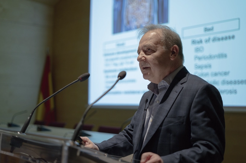 Dr. Gabriel Núñez Ollero: “No hay una microbiota única y perfecta”