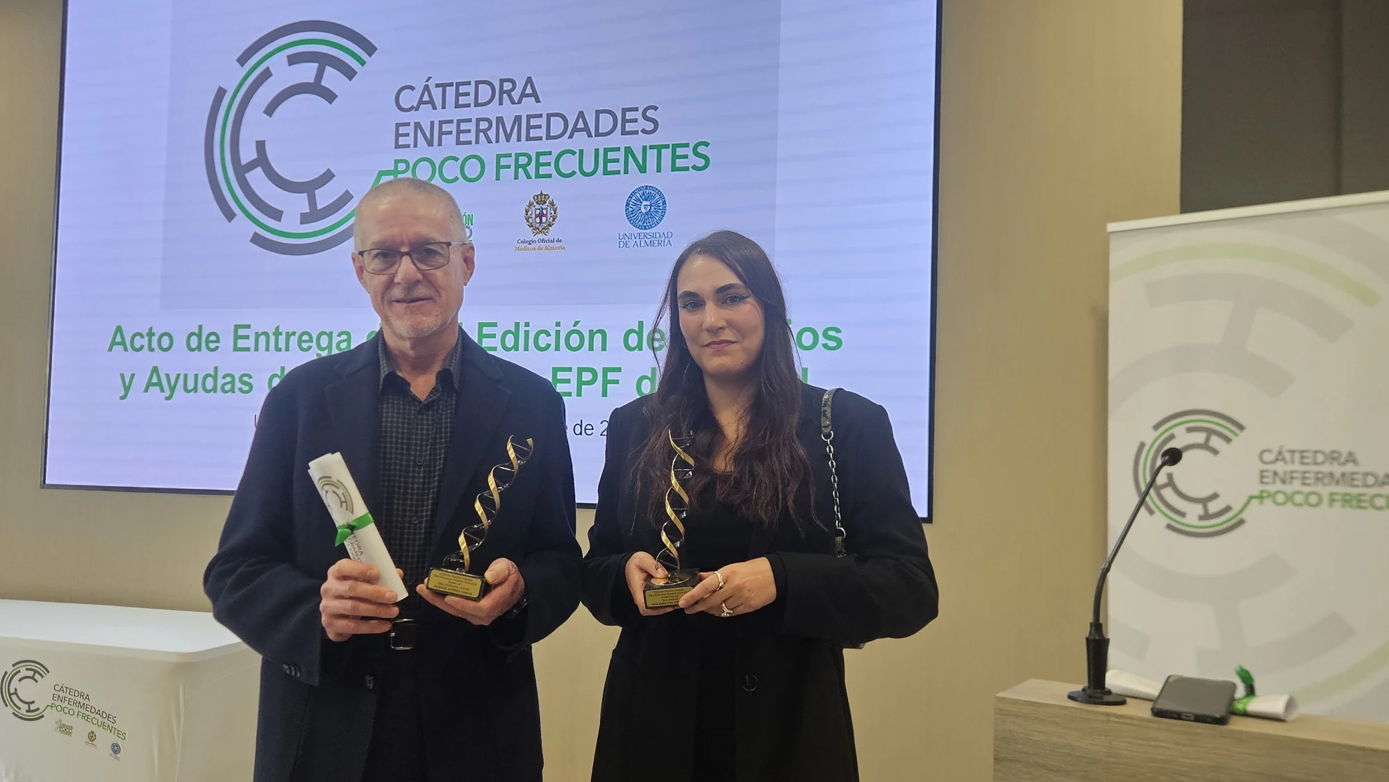 Vicente Andrés y Ana Barettino reciben el premio a los Mejores Trabajos Científicos de la Cátedra de Enfermedades Poco Frecuentes de la Universidad de Almería