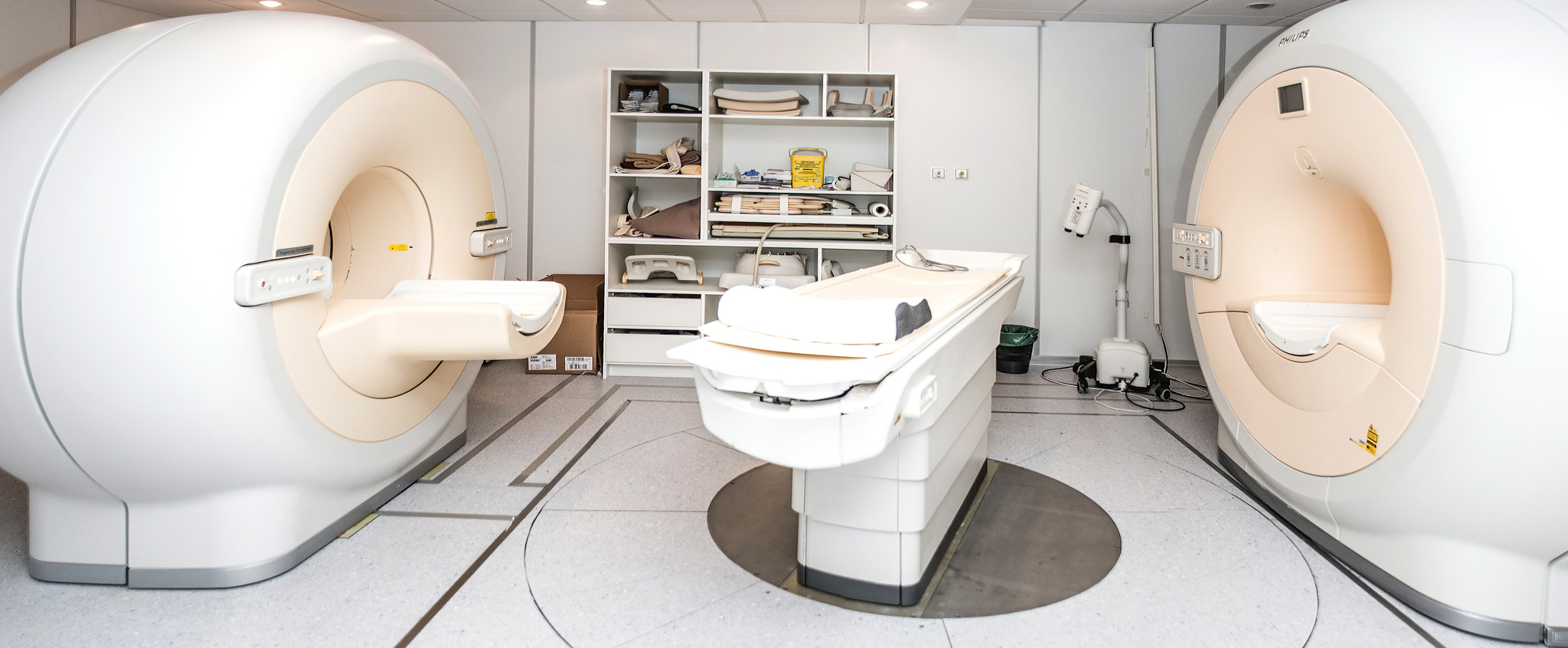 Ingenuity PET-MRI de Philips de humanos (Equipo híbrido clínico de Tomografía por Emisión de Positrones-Resonancia Magnética) 5