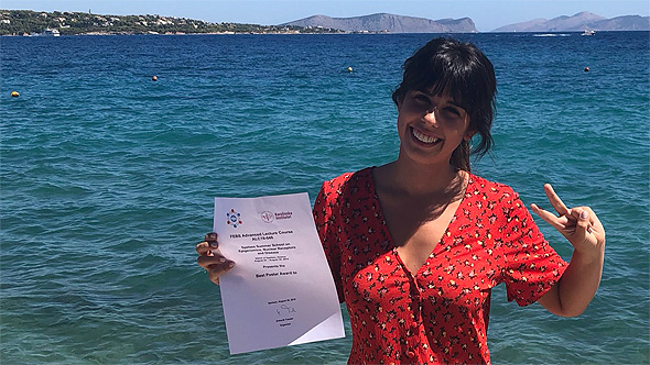 Ana Paredes, nuestra estudiante predoctoral, ha recibido uno de los Premios a Mejor Póster en el Curso Avanzado FEBS: "Epigenómica, Receptores Nucleares y Enfermedad" 2019, celebrado en Spetses (Grecia). #NuclearReceptors #Epigenomics #NurCaMeIn