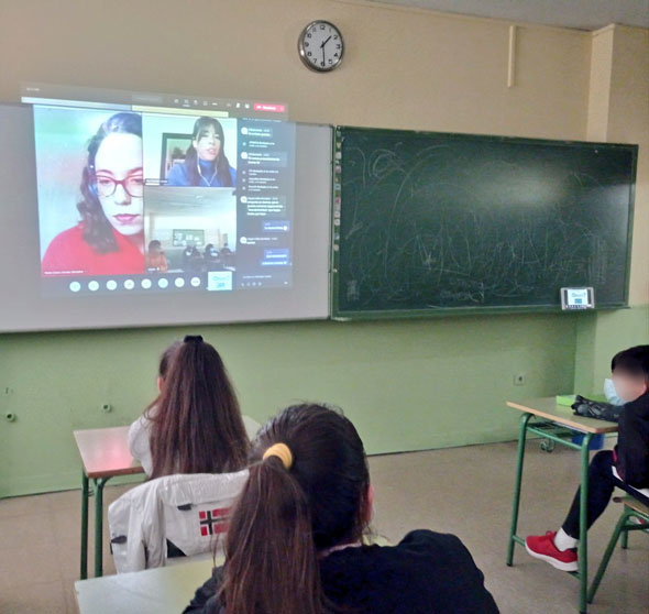 Ana Paredes y María Gómez-Serrano (Philipps-Universität Marburg) celebraron el día Internacional de la mujer y la niña en la ciencia (11 de febrero, 2020) con los estudiantes del IES El Espinillo (Madrid).