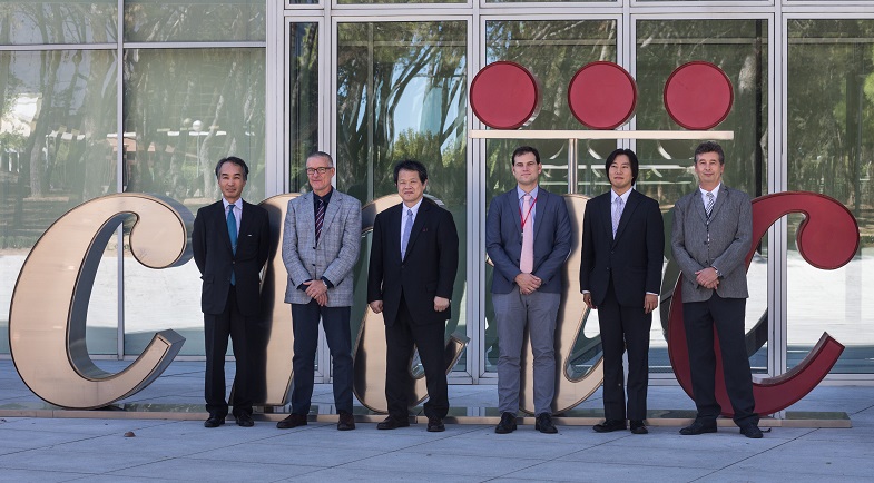 De izda. a dcha. Vicente Andrés, Director de Investigación Básica del CNIC; Sr. Makoto Suematsu, Director Gerente del Departamento de Asuntos Internacionales de AMED; Borja Ibáñez, Director de Investigación Clínica de CNIC; Sr. Masahiko Noda, Presidente de (AMED); Alberto Sanz, Director Gerente del CNIC, y el Primer Secretario -Agregado de Ciencia y Tecnología- de la Embajada de Japón en España, Sr. Masahiro Aoki.