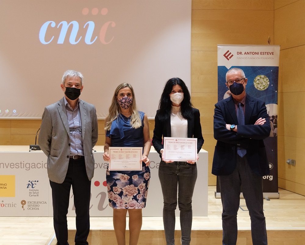 Dr. Fèlix Bosch, director de la Fundación Dr. Antoni Esteve, Antonia Tomás-Loba, Dra. Guadalupe Sabio y  Dr. Vicente Andrés, Director de Investigación Clínica del Centro Nacional de Investigaciones Cardiovasculares (CNIC) 