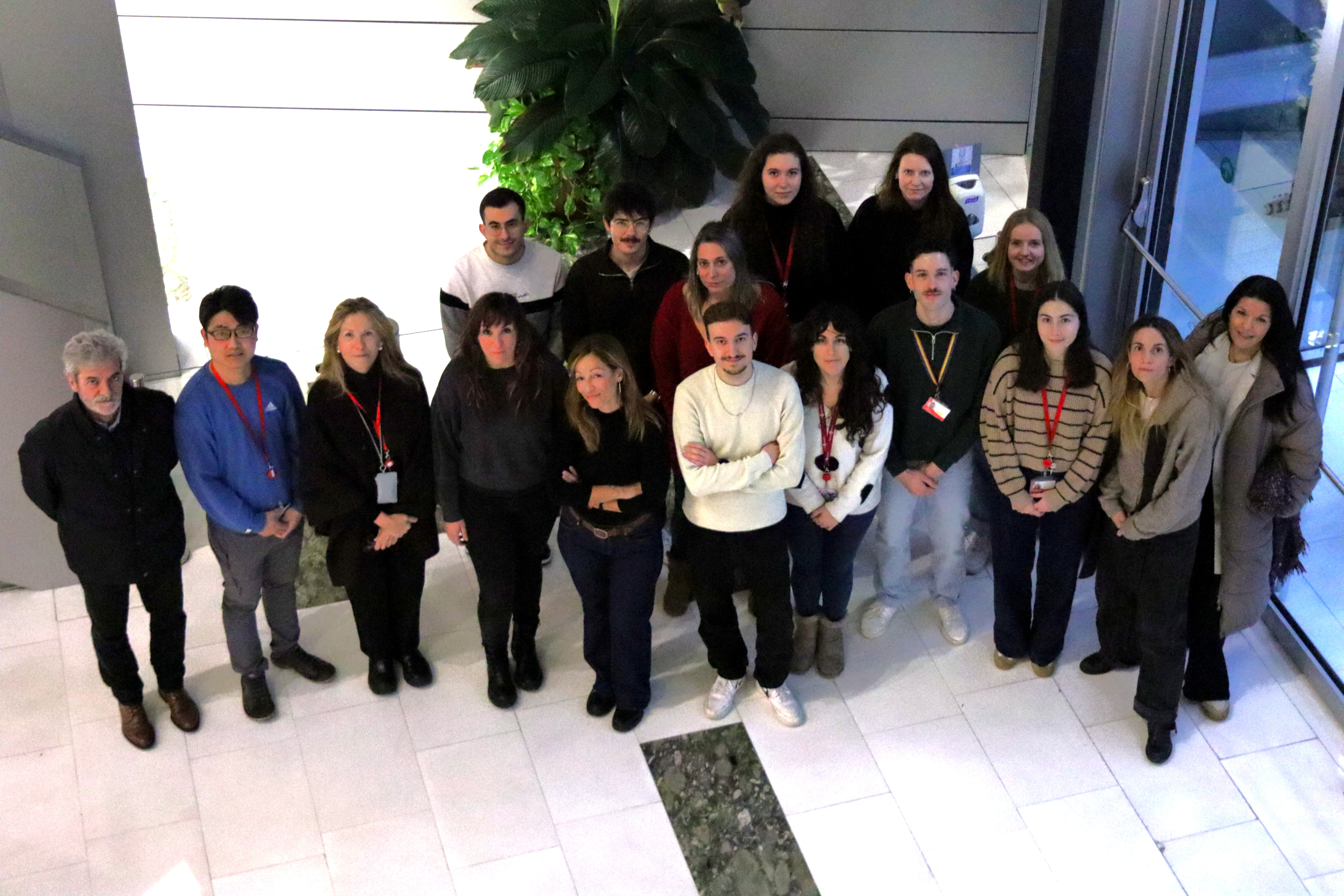 Equipo de investigadores del CNIC liderados por la Dr. Mª Ángeles Moro. De izquierda a derecha, primera fila: Ignacio Lizasoain, Gaohong Di, Maria Angeles Moro, Alicia García-Culebras, Maria Isabel Cuartero, Francisco J. de Castro-Millan, Abndrea Rubio-Ponce, Carlos Parra-Pérez, Christina Reyburn-Valés, Carlona Peña-Martinez, Marta Marty. Segunda fila: Francisco Cantero-Molina, Eneko Merino-Casamayor, Virginia García-Sánchez, Laiura Martínez-. Cortés, Hana Matuskova, Emily McMahon