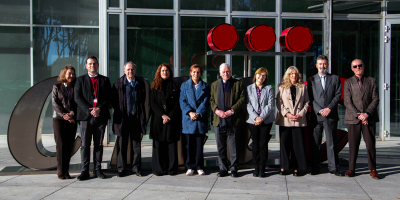 De izda. a dcha.: Icíar Areilza, secretaria de la Fundación Pro CNIC; Borja Ibáñez, director científico del CNIC; Luis de Carlos, presidente de la Fundación Pro CNIC; Eva Ortega Paíno; directora del Instituto de Salud Carlos III; Mónica García, Ministra de Sanidad; Valentín Fuster, director general del CNIC; Marina Pollán, directora del Instituto de Salud Carlos III; Marta Ortiz, subdirectora general de Redes y Centros de Investigación Cooperativa; Alberto Sanz, director gerente del CNIC, y Vicente Andrés, 