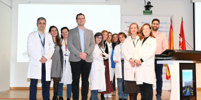 El Dr. Ibánez y el equipo investigador el Infanta Leonor durante la presentación de la colaboración