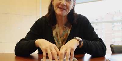 Isabel Fariñas es Profesora de Biología Celular en la Universidad de Valencia (UV) y coordinadora de la unidad de Neurobiología Molecular (NeuroMol)