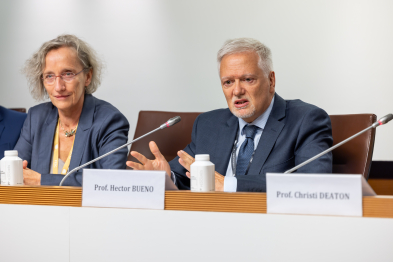 El investigador del Centro Nacional de Investigaciones Cardiovasculares (CNIC) y del Servicio de Cardiología del Hospital Universitario 12 de Octubre, Héctor Bueno, y la profesora Christi Deaton, de la Universidad de Cambridge (Reino Unido), han presentado un Documento de Consenso Clínico de la Sociedad Europea de Cardiología (ESC) 