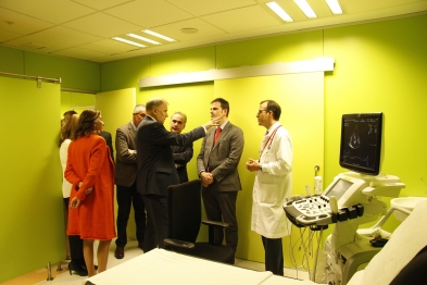 El Comisario de Salud y Seguridad Alimentaria de la Comisión Europea, Vytenis Andriukaitis, durante la visita al Centro de Imagen de Humanos del CNIC.