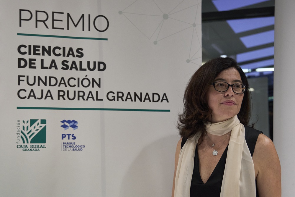 Almudena Ramiro, recibe el Premio Ciencias de la Salud-Fundación Caja Rural Granada